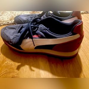 Puma Men’s 7.5 shoes